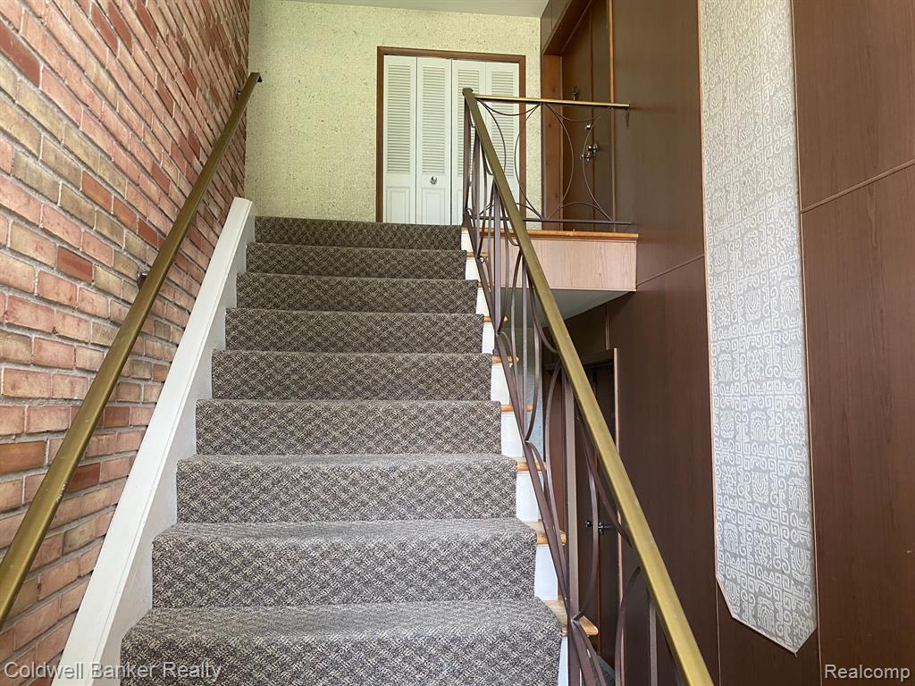 4045 West Maple Road, Unit 202 Bloomfield Hills, MI 48301 - Photo 5 of 23