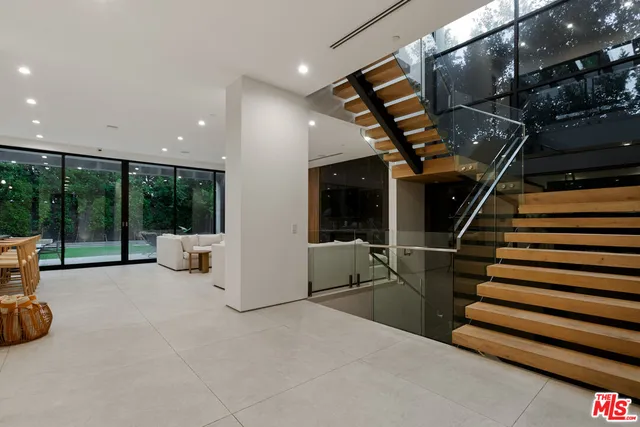 $32,000 | 356 North La Jolla Avenue, Los Angeles, CA 90048