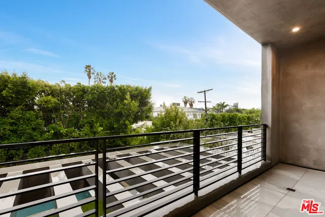 $32,000 | 356 North La Jolla Avenue, Los Angeles, CA 90048