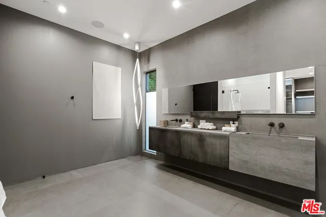 $32,000 | 356 North La Jolla Avenue, Los Angeles, CA 90048