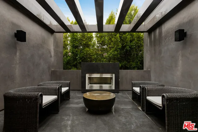 $32,000 | 356 North La Jolla Avenue, Los Angeles, CA 90048