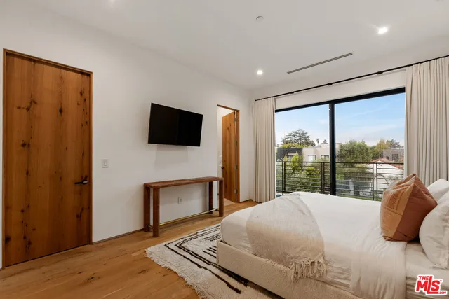 $32,000 | 356 North La Jolla Avenue, Los Angeles, CA 90048