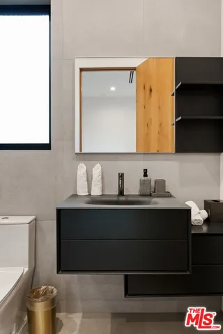 $32,000 | 356 North La Jolla Avenue, Los Angeles, CA 90048