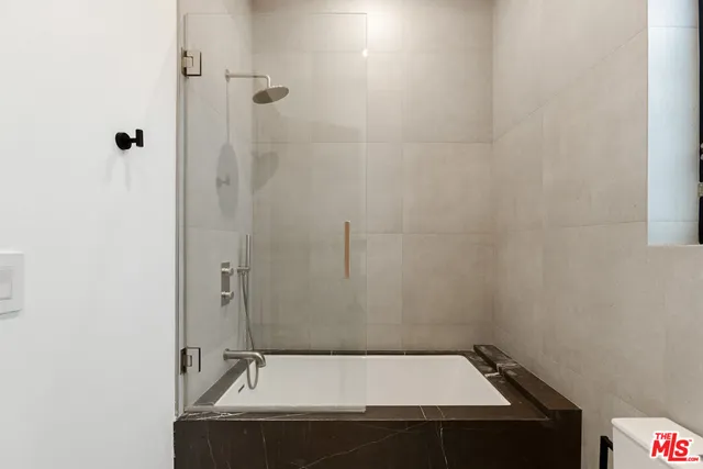 $32,000 | 356 North La Jolla Avenue, Los Angeles, CA 90048