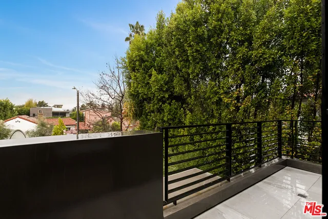 $32,000 | 356 North La Jolla Avenue, Los Angeles, CA 90048