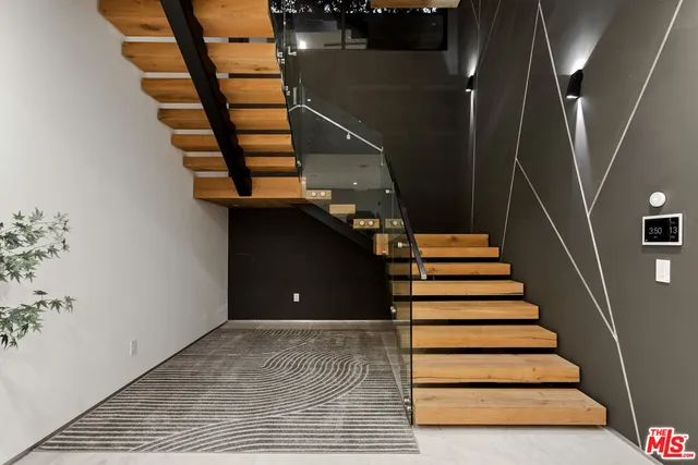 $32,000 | 356 North La Jolla Avenue, Los Angeles, CA 90048