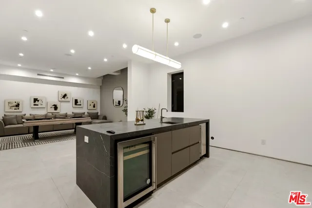 $32,000 | 356 North La Jolla Avenue, Los Angeles, CA 90048