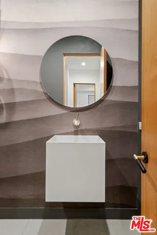 $32,000 | 356 North La Jolla Avenue, Los Angeles, CA 90048