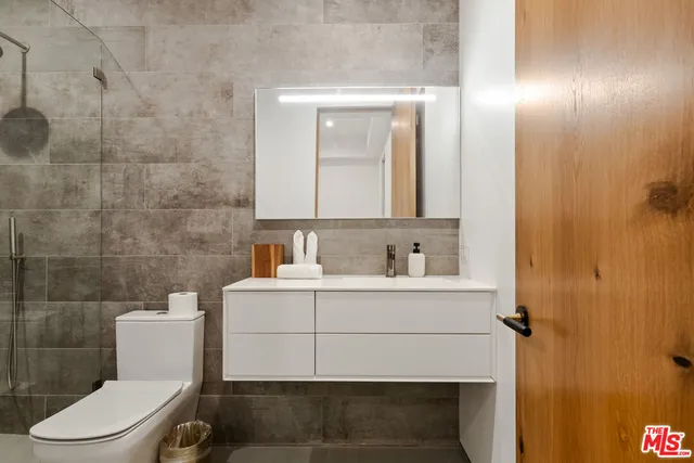 $32,000 | 356 North La Jolla Avenue, Los Angeles, CA 90048