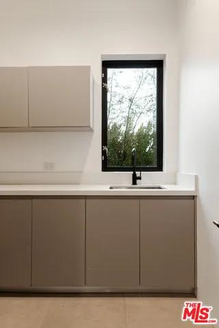 $32,000 | 356 North La Jolla Avenue, Los Angeles, CA 90048