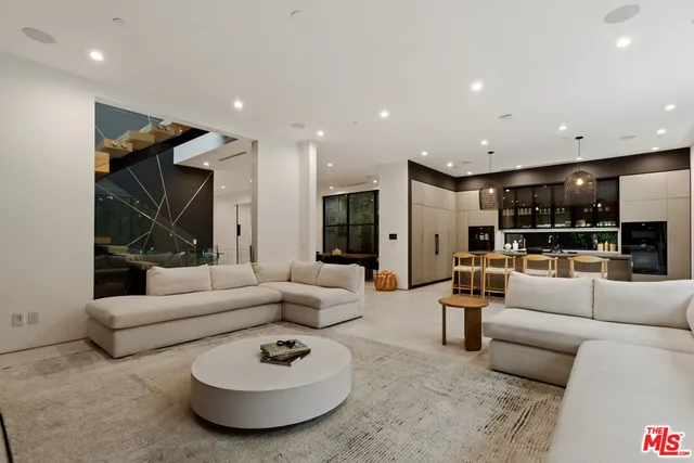 $32,000 | 356 North La Jolla Avenue, Los Angeles, CA 90048