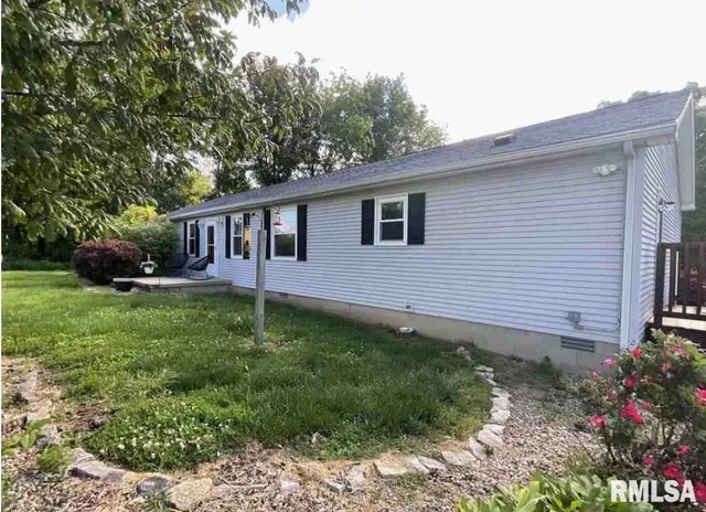 $210,000 | 18930 Co Highway 18, Centralia, IL 62801