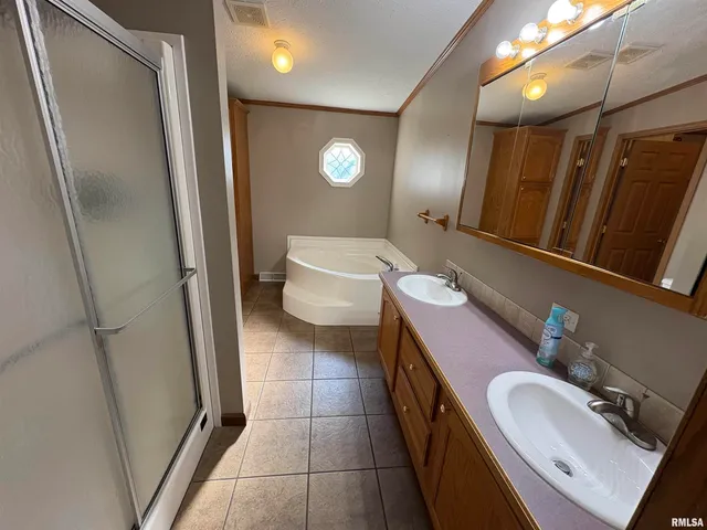 $210,000 | 18930 Co Highway 18, Centralia, IL 62801