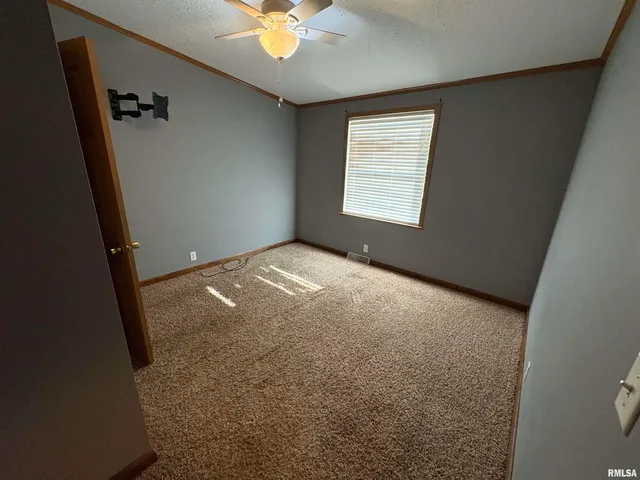 $210,000 | 18930 Co Highway 18, Centralia, IL 62801