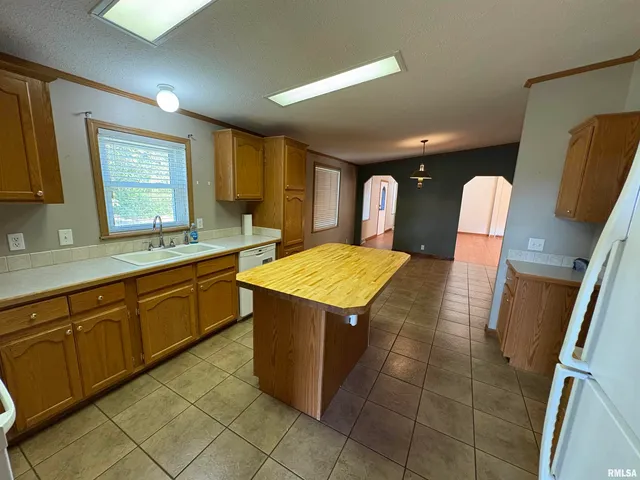 $210,000 | 18930 Co Highway 18, Centralia, IL 62801