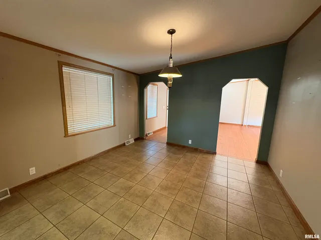 $210,000 | 18930 Co Highway 18, Centralia, IL 62801