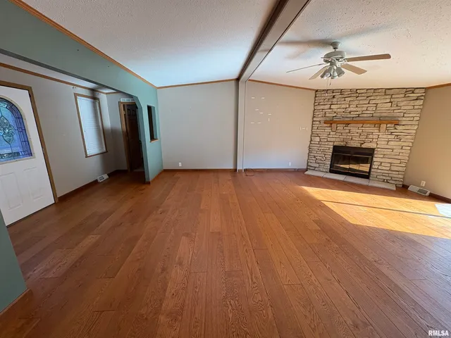 $210,000 | 18930 Co Highway 18, Centralia, IL 62801