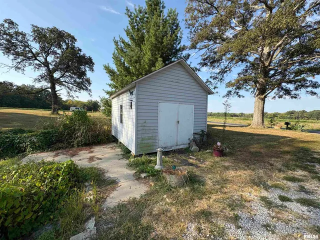 $210,000 | 18930 Co Highway 18, Centralia, IL 62801