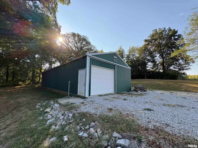 $210,000 | 18930 Co Highway 18, Centralia, IL 62801