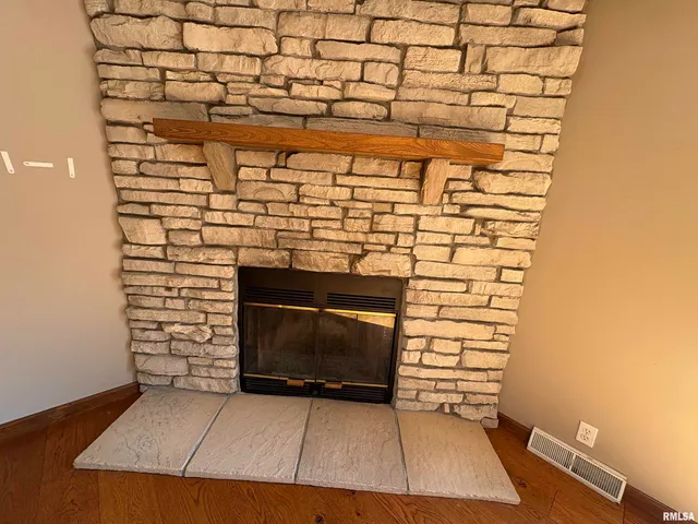 $210,000 | 18930 Co Highway 18, Centralia, IL 62801