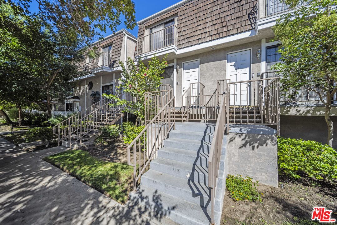 5400 Simpson Avenue, Unit 9 Valley Village, CA 91607 - Photo 1 of 30 a view of a garden with patio