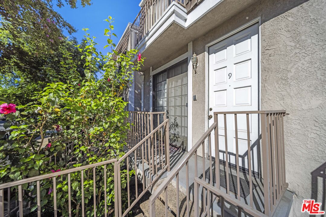 5400 Simpson Avenue, Unit 9 Valley Village, CA 91607 - Photo 2 of 30 a view of a balcony