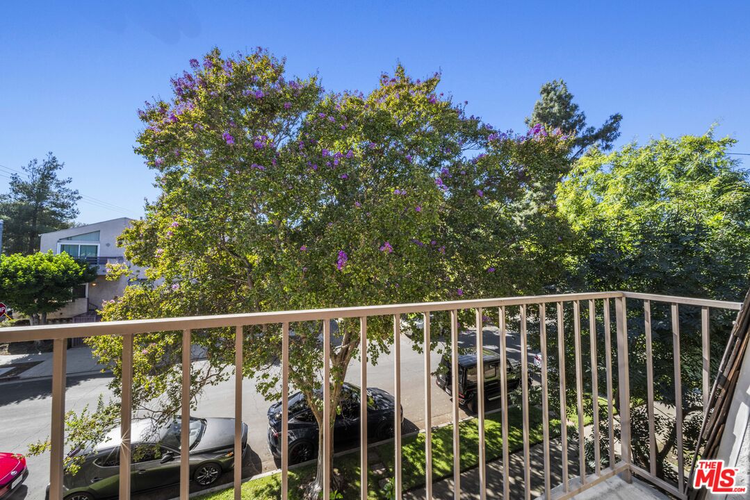 5400 Simpson Avenue, Unit 9 Valley Village, CA 91607 - Photo 24 of 30 a view of a balcony
