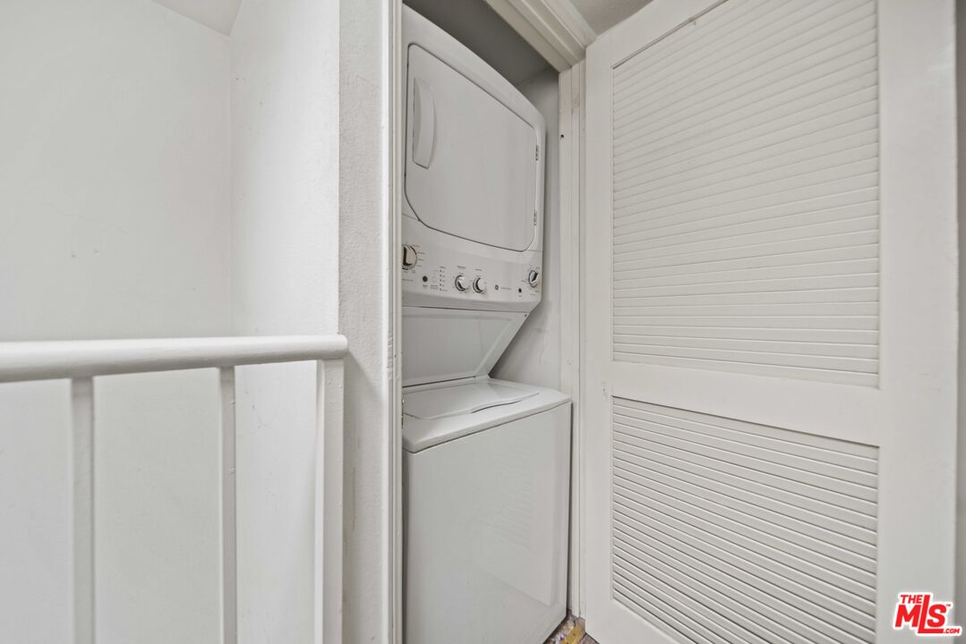 5400 Simpson Avenue, Unit 9 Valley Village, CA 91607 - Photo 27 of 30 a utility room with dryer and washer