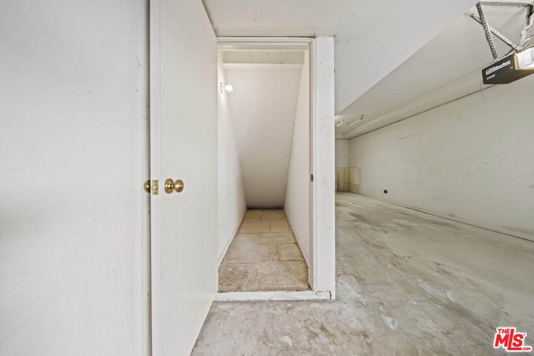 5400 Simpson Avenue, Unit 9 Valley Village, CA 91607 - Photo 29 of 30 a view of room