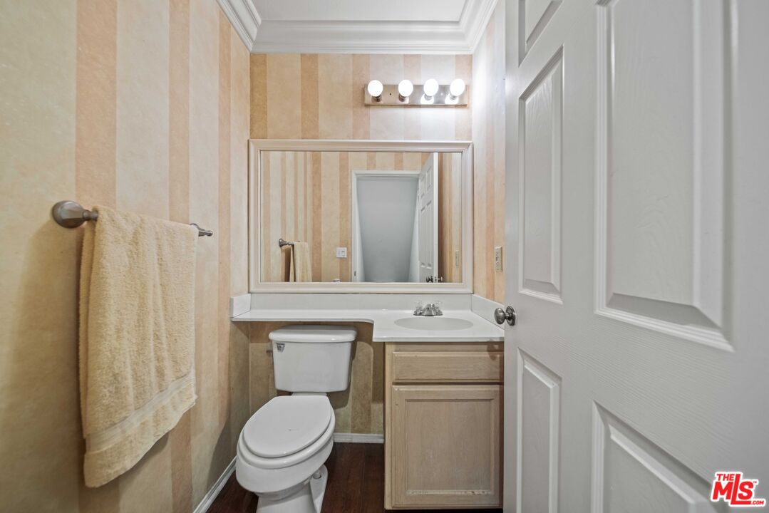 5400 Simpson Avenue, Unit 9 Valley Village, CA 91607 - Photo 8 of 30 a bathroom with a toilet a sink and mirror