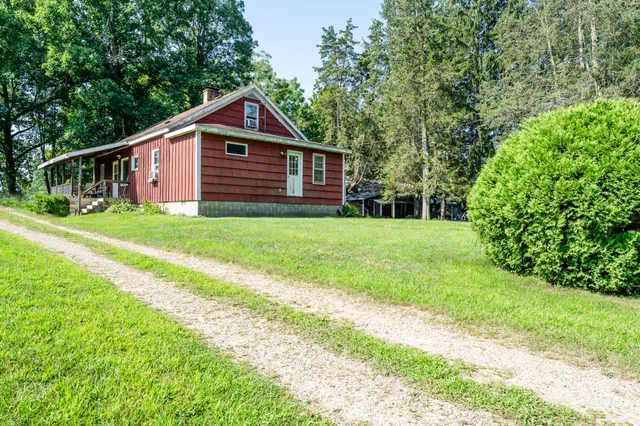 $499,500 | 7462 West Martin Road, Three Oaks, MI 49128