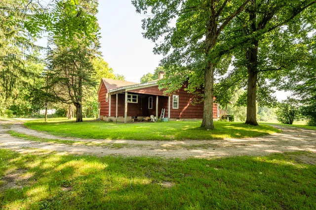 $499,500 | 7462 West Martin Road, Three Oaks, MI 49128