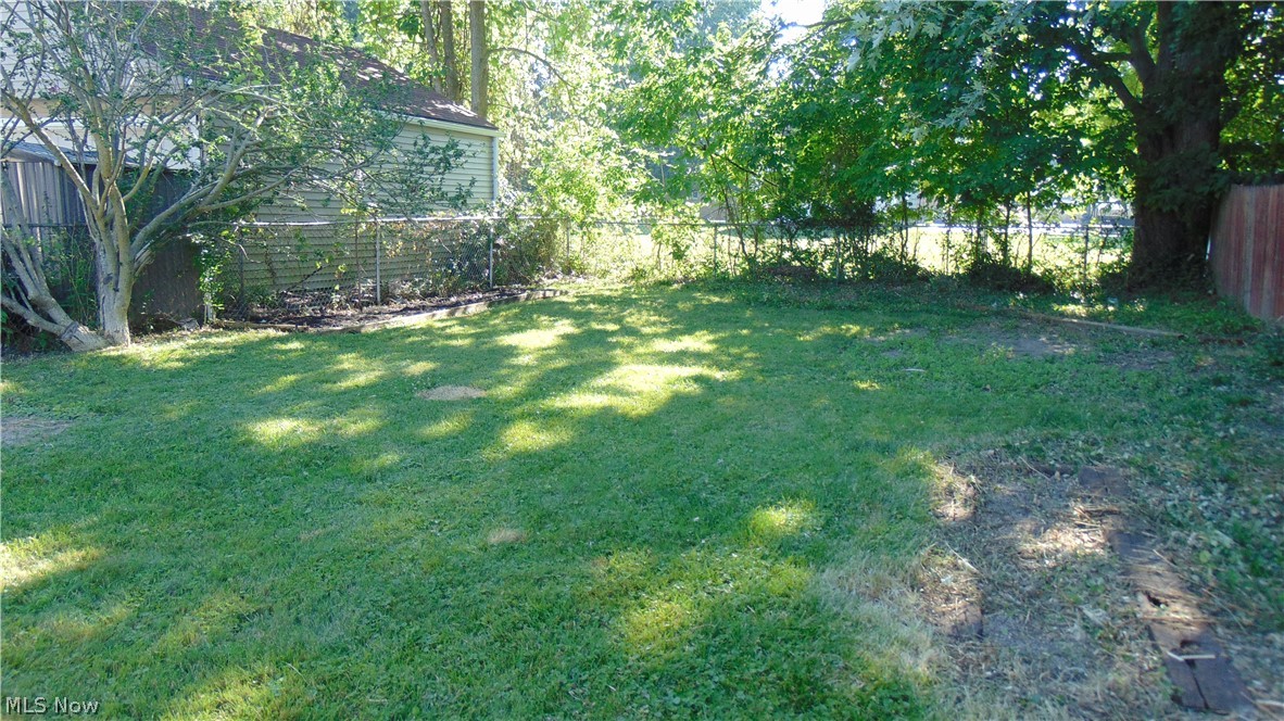 34090 Roberts Road Eastlake, OH 44095 - Photo 5 of 42