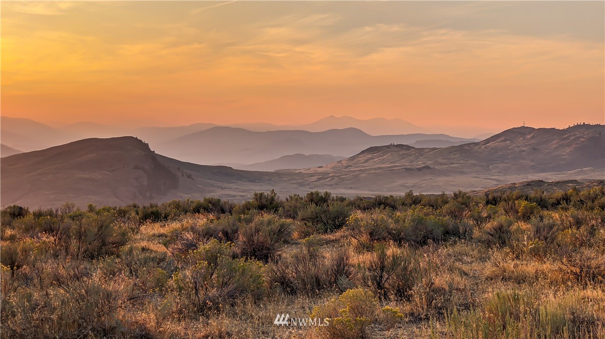 4 Spring Road Tonasket, WA 98855 - Photo 28 of 40 a view of a town with mountains in the background