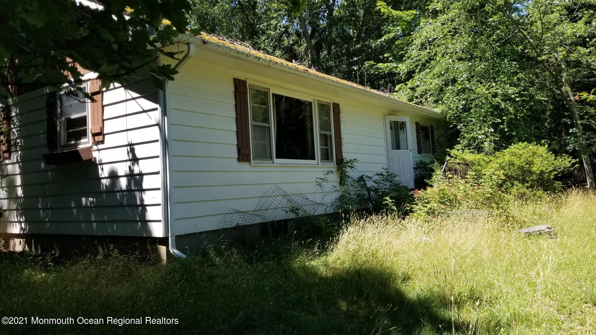 127 Church Road Howell, NJ 07731 - Photo 3 of 20 20210624_113348_resized