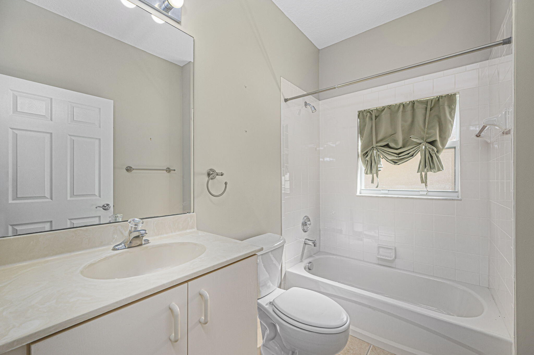 395 Springview Loop Port St. Lucie, FL 34986 - Photo 17 of 55 Bathroom 2