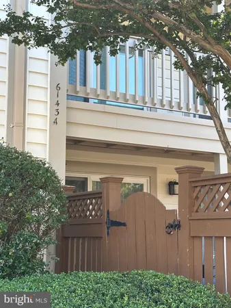 $2,400 | 6143 A Essex House Square, Unit 6143A, Alexandria, VA 22310