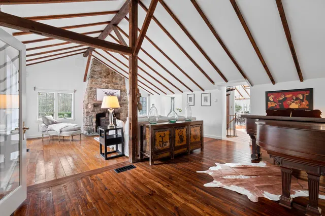 $1,374,000 | 381 West Mountain Road, Ridgefield, CT 06877