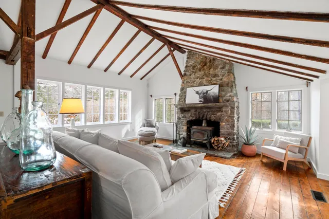 $1,374,000 | 381 West Mountain Road, Ridgefield, CT 06877