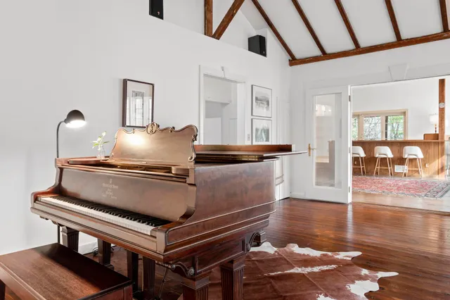 $1,374,000 | 381 West Mountain Road, Ridgefield, CT 06877