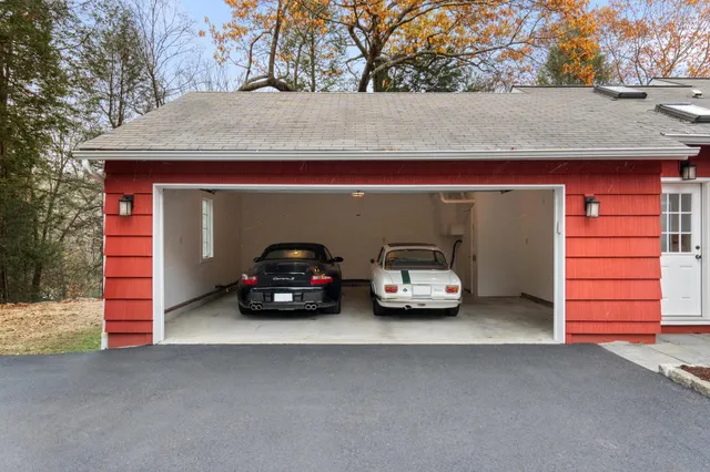 $1,374,000 | 381 West Mountain Road, Ridgefield, CT 06877