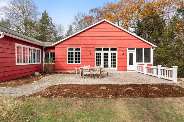 $1,374,000 | 381 West Mountain Road, Ridgefield, CT 06877