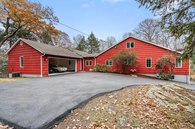 $1,374,000 | 381 West Mountain Road, Ridgefield, CT 06877