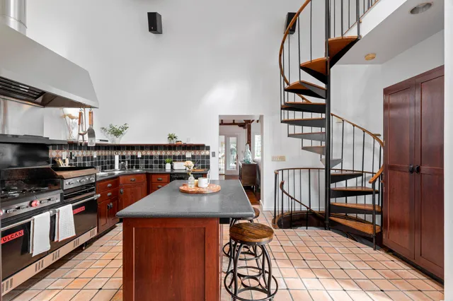 $1,374,000 | 381 West Mountain Road, Ridgefield, CT 06877