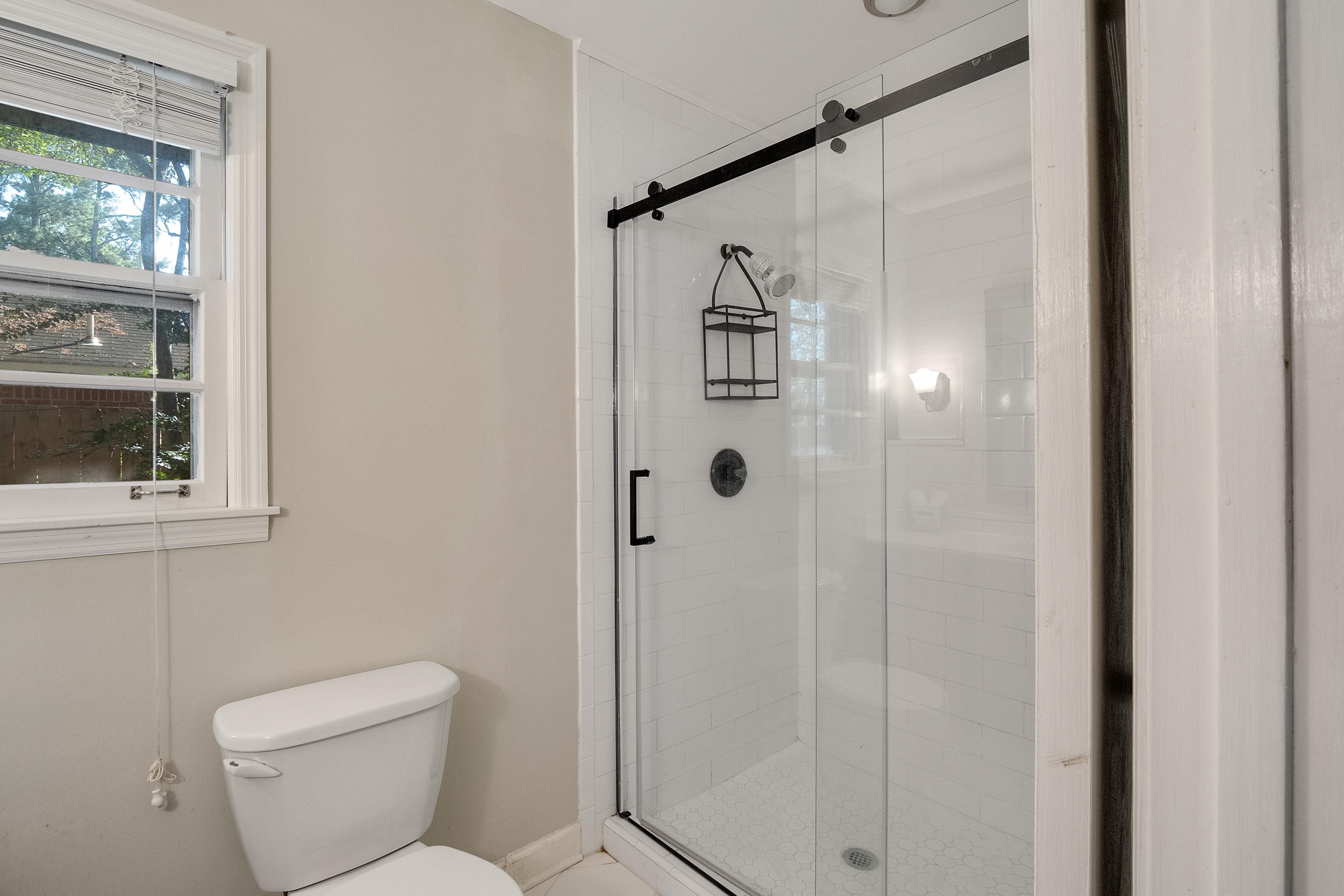 1216 West Perkins Road Memphis, TN 38117 - Photo 20 of 30 a bathroom with a toilet and shower