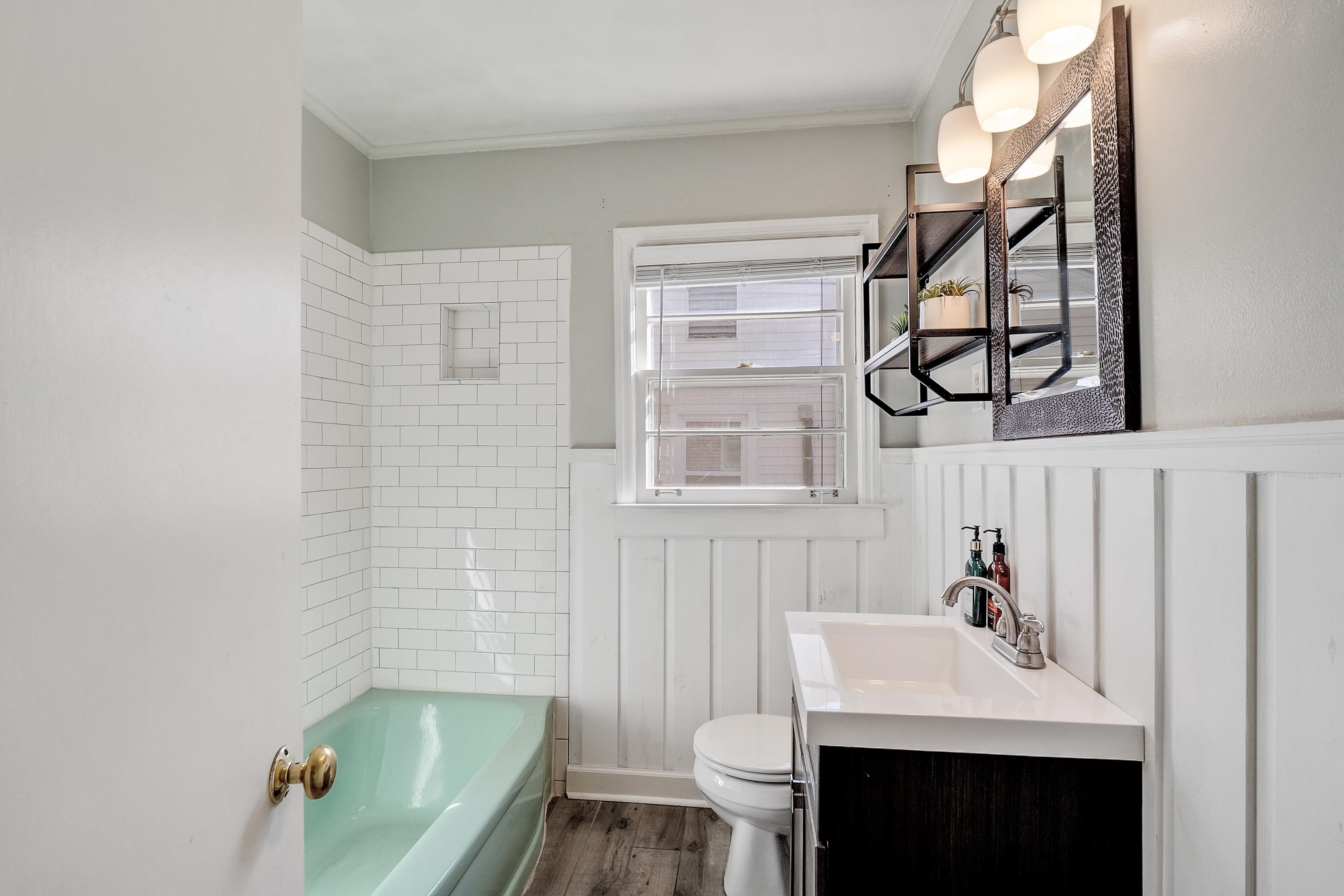 1216 West Perkins Road Memphis, TN 38117 - Photo 23 of 30 a bathroom with a sink a toilet and a bathtub