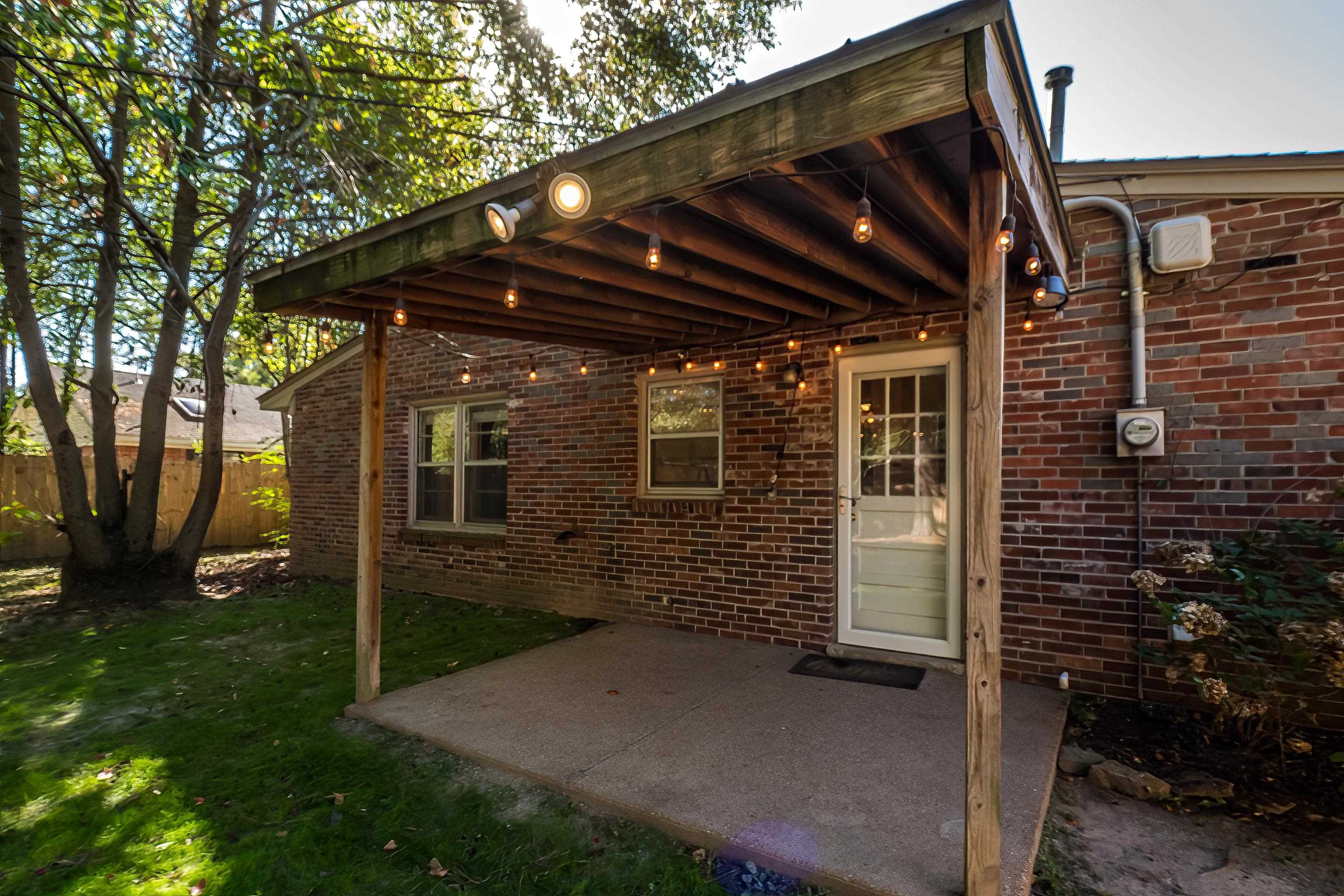 1216 West Perkins Road Memphis, TN 38117 - Photo 27 of 30 front view of house with a yard