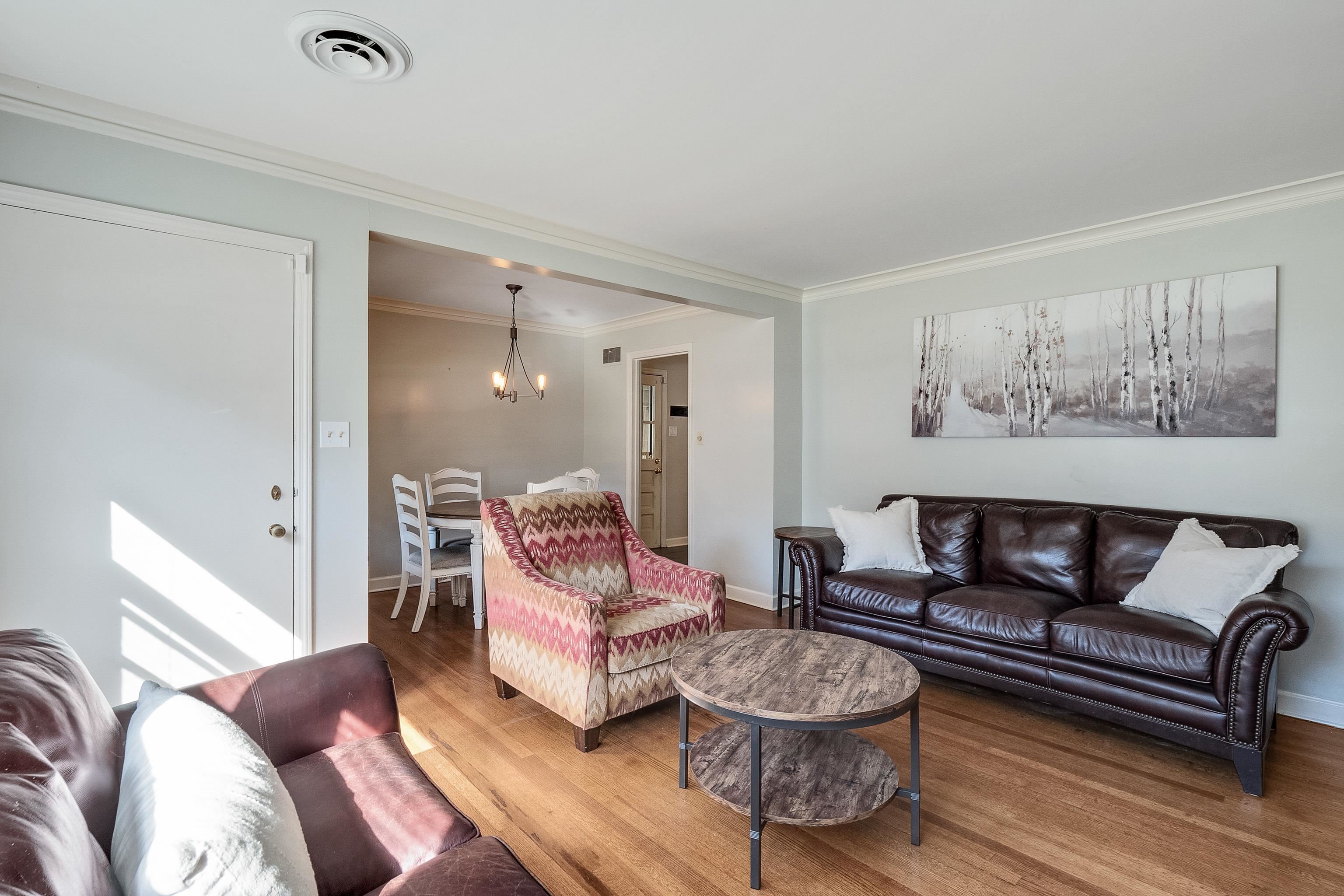1216 West Perkins Road Memphis, TN 38117 - Photo 8 of 30 a living room with furniture and a painting on the wall