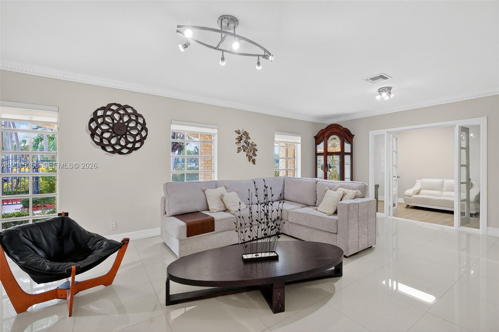 9261 Southwest 88th Street Miami, FL 33173 - Photo 11 of 55