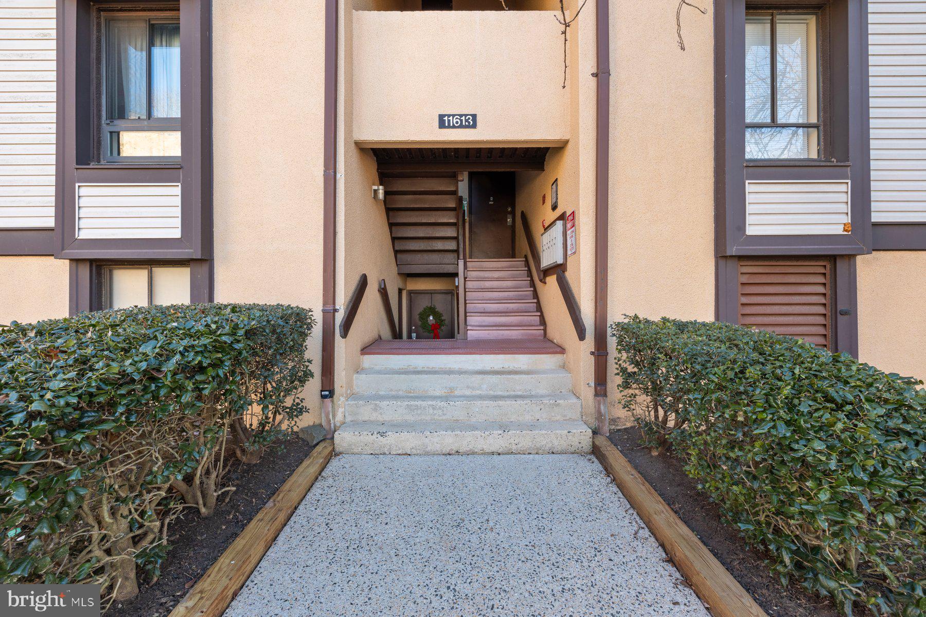 11613 Stoneview Square, Unit 21C Reston, VA 20191 - Photo 4 of 32